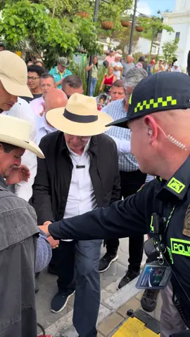 ¿Uribe aún es referente de la política colombiana? #uribe  #derecha 