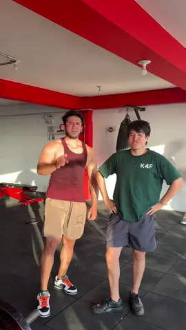 Le dimos con todo la firme @chaufa se va a convertir en chaufa especial o mostrito #bodybuilding #gym #Fitness #aesthetic #GymTok #gymrat   #muscle #entrenamiento 