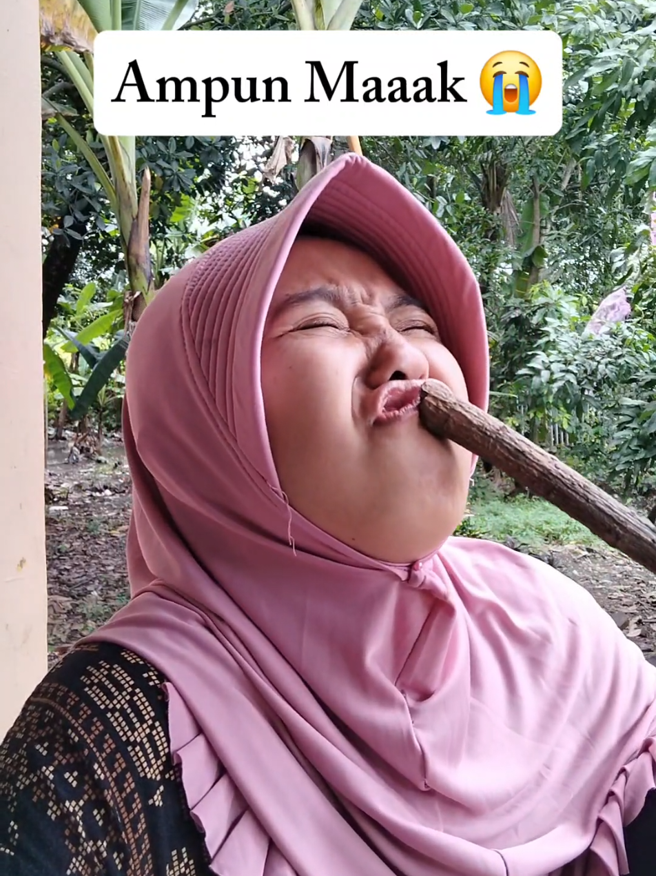 kualat gegara ghibahin orang😭🤣 #komedikocak #comedyvideo #fyp #Fyp #kocak #ngakak #foryourpage #kontenkomedi #kreatif #2025 #hiburan #video #trending #viral #komedi #idekonten #hiburantiktok #lucu #ghibah 