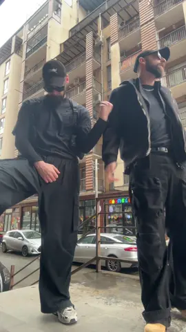 This feels good 🔥🔥 dc @JustMond #twins #dance #trending #tommyrichman #fyp 