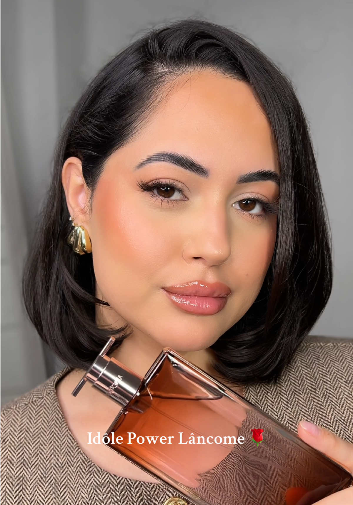 Regalo de Lâncome - Idôle Power, una nueva y adictiva intensidad. La primera fragancia amaderada floral de Idôle. Una fragancia limpia , intensa y sensual 🌹🤍  @Lancôme @beautyexpertlancome @lancomeofficial  #fragancia #idole #idolepower #fraganciamujer #perfumefeminino #parfum #lancome #perfumefloral 