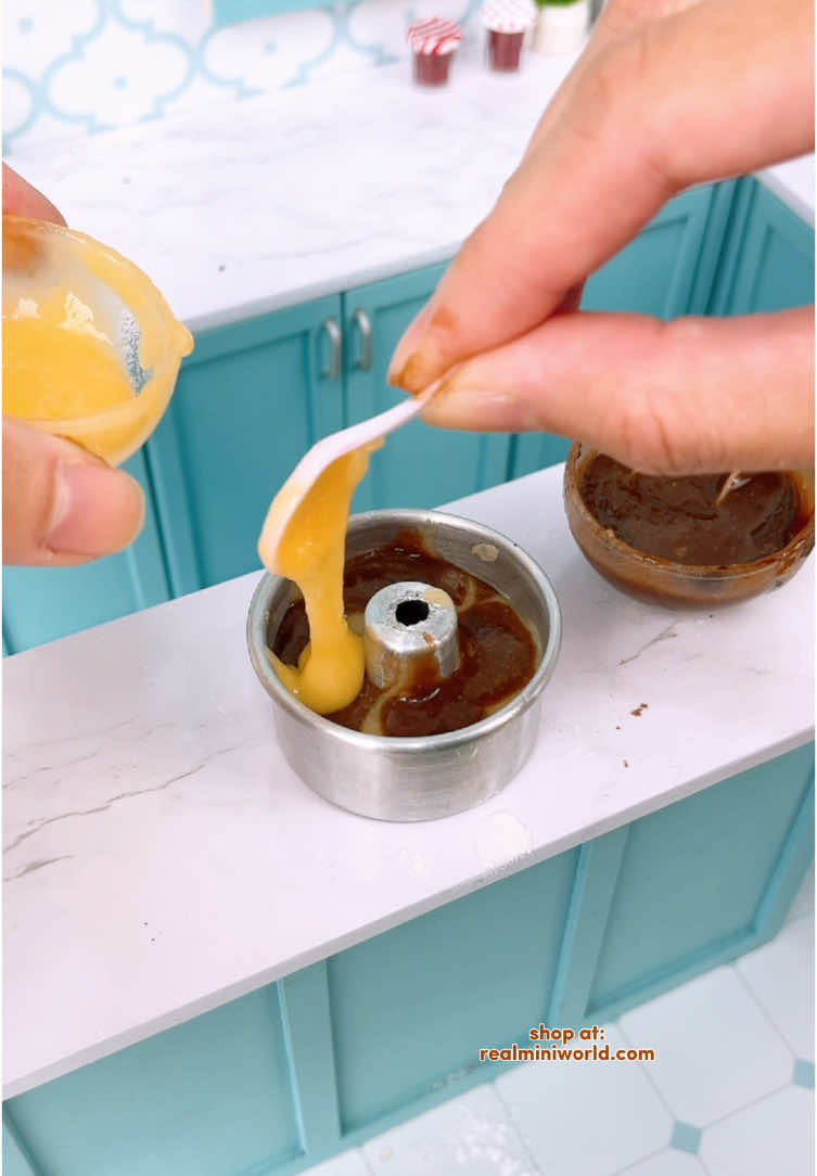 Baking Tiny Coffee Marble Cake 🥰  #ちびめし #ミニチュアフード  #ガチャガチャ #ミニチュア #minicooking #tinyfood #miniaturekitchen 
