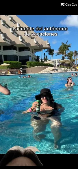 Pensando en cómo las tareas se acumulan mientras yo estoy en la piscina 😅 #tlabaja #trabajar #autonomo 