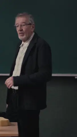 Melyik reggel lehet jó? ☀️ A Tanár Úr bedobta a kérdést, mi pedig kíváncsiak vagyunk a véleményedre. 😁 Nálad hogyan indulnak a reggelek? Írd meg kommentben! 💬 Iratkozz fel a csatornánkra: https://www.youtube.com/@CSAK-sorozat #CSAK #Mucsi #Reggel #gimi #középsuli #iskola #történet #JóReggelt