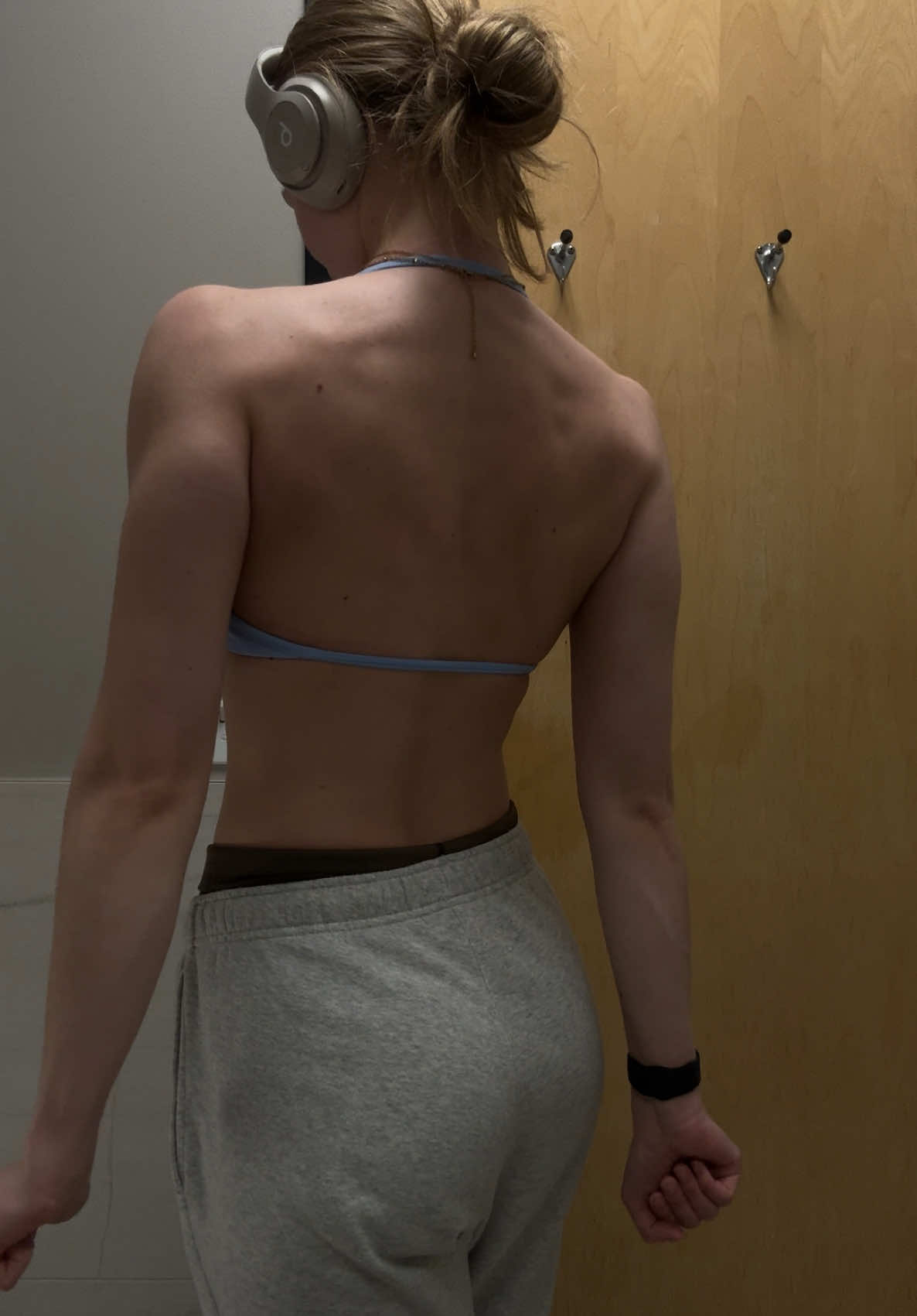 each time i watch I look smaller so im just gonna post before I go crazy and delete it😊 #GymTok #backandbiceps #gymmotivation #gymgirl #GymLife #liftingmotivation 