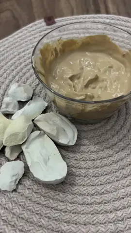 لأول مرة في الأردن! الطين المقرمش الكريمي الصافي غير مالح نكهة الشتاء الخرافي! 😋😋 بالإضافة ماسك فوق الخيال للشعر والوجه! #الاردن #توصيل_لجميع_مدن_المملكه #طين_صالح_للاكل #مقرمشات #الاردن🇯🇴 #الاردن_عمان #متوفر #متوفر_في_الاردن #لأول_مرة_في_الاردن #ماسكات_للوجه #ماسكات_طبيعية 