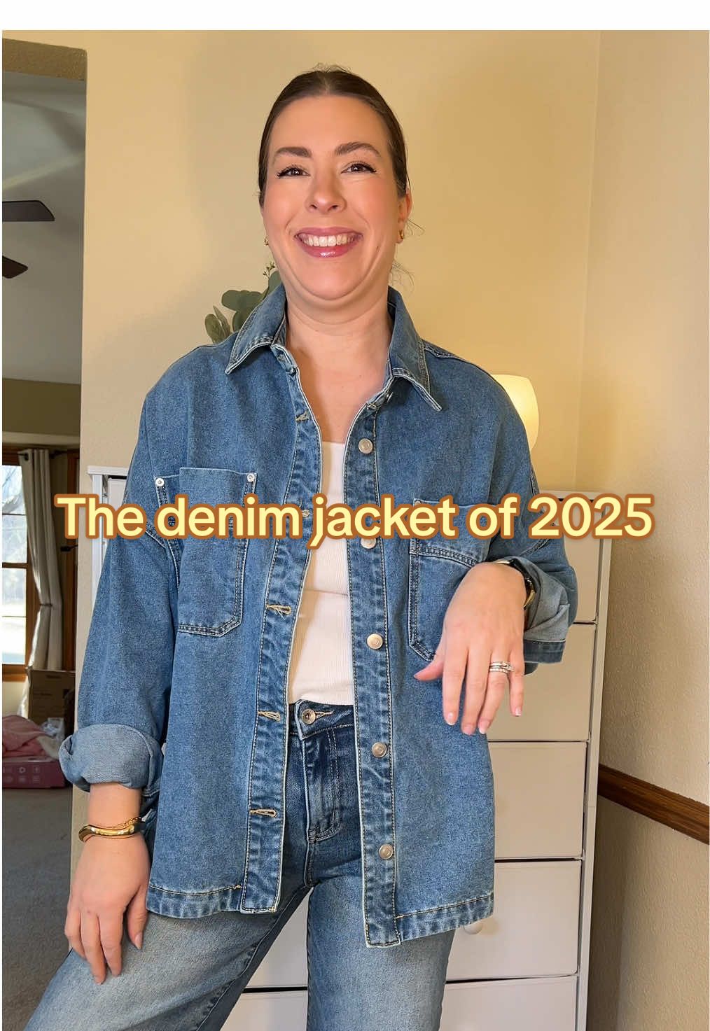 This denim jacket has gone viral for good reason! It is super cute and such a flattering and trendy style. It comes in a couple washes and is true to size.  #denim #denimjacket #jeanjacket #jacket #springfashion #fashion #womensfashion #momoutfit #casualoutfits 