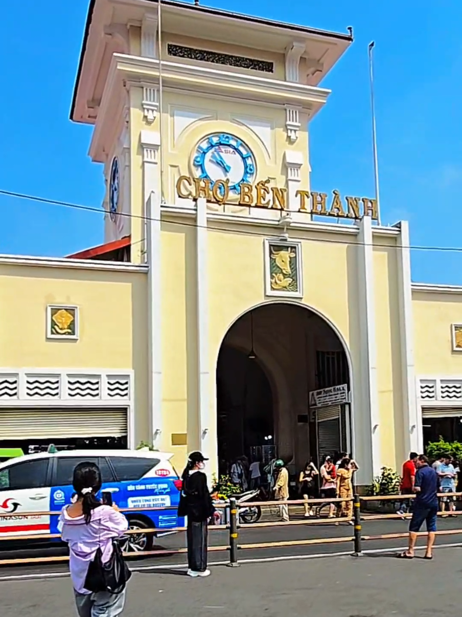 20 năm rồi mới trở lại nơi đây🏫 #tommy #traveltiktok #motvongvietnam #saigon #🇻🇳 #chobenthanh #benthanhmarket 