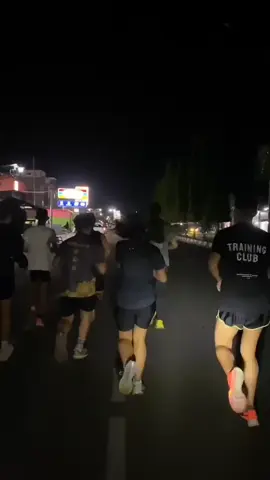 emang paling pas lari di malam hari #Running #runningman #runningclub #fypシ #foryou #binsik #binjas #casistnipolri #binsikbareng #run 