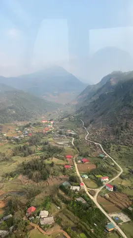 Đi cáp treo fansipan nhìn xuống bản sín chải tuyệt đẹp #moingayosapa #sapa #xuhuongtiktok #tiktokviral #dulichichsapa #bansinchaisapa #fansipan 