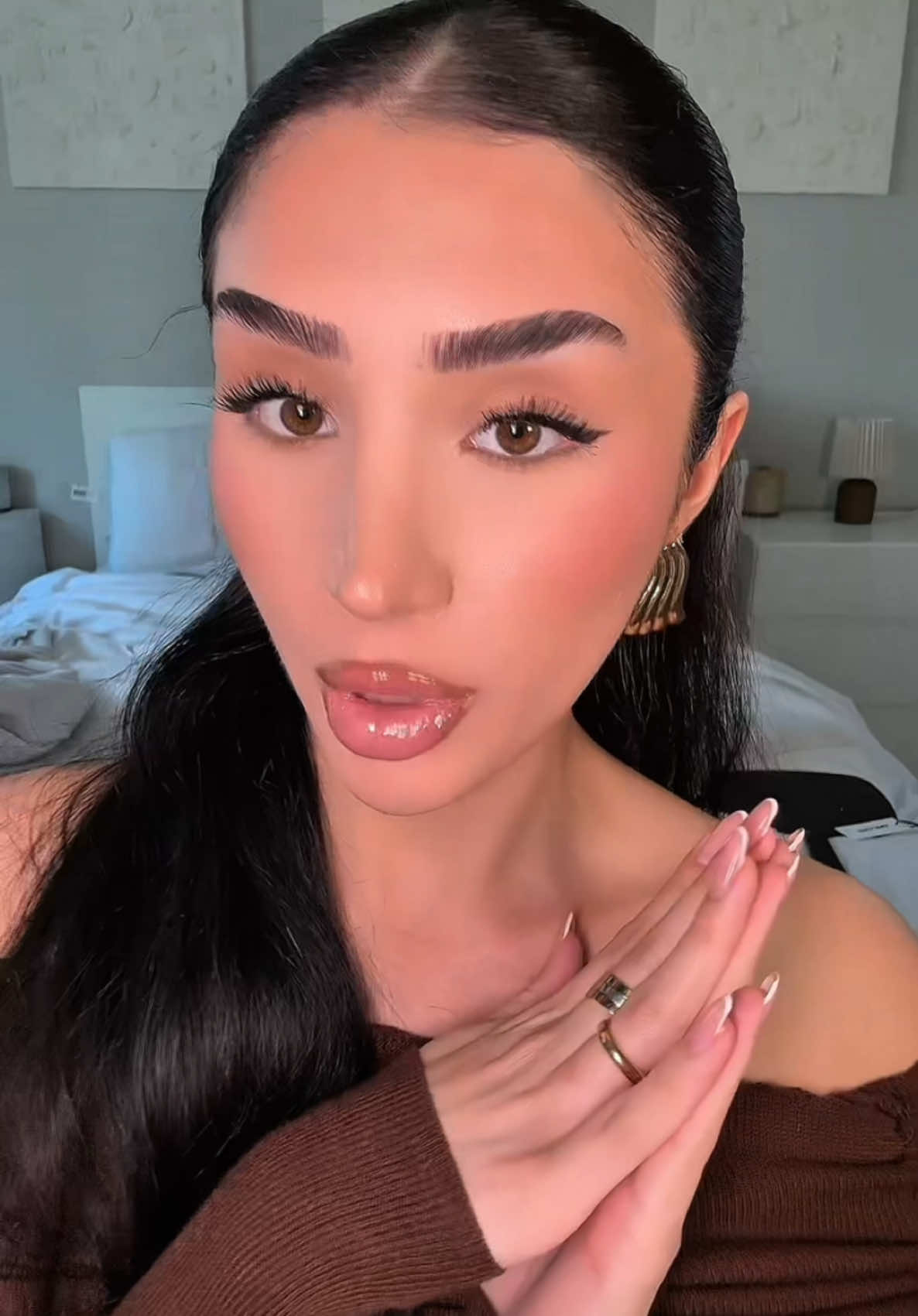 do we prefer the light pink shade or shade 1? @carslan_us #makeuptips #springbreak #beautytips 