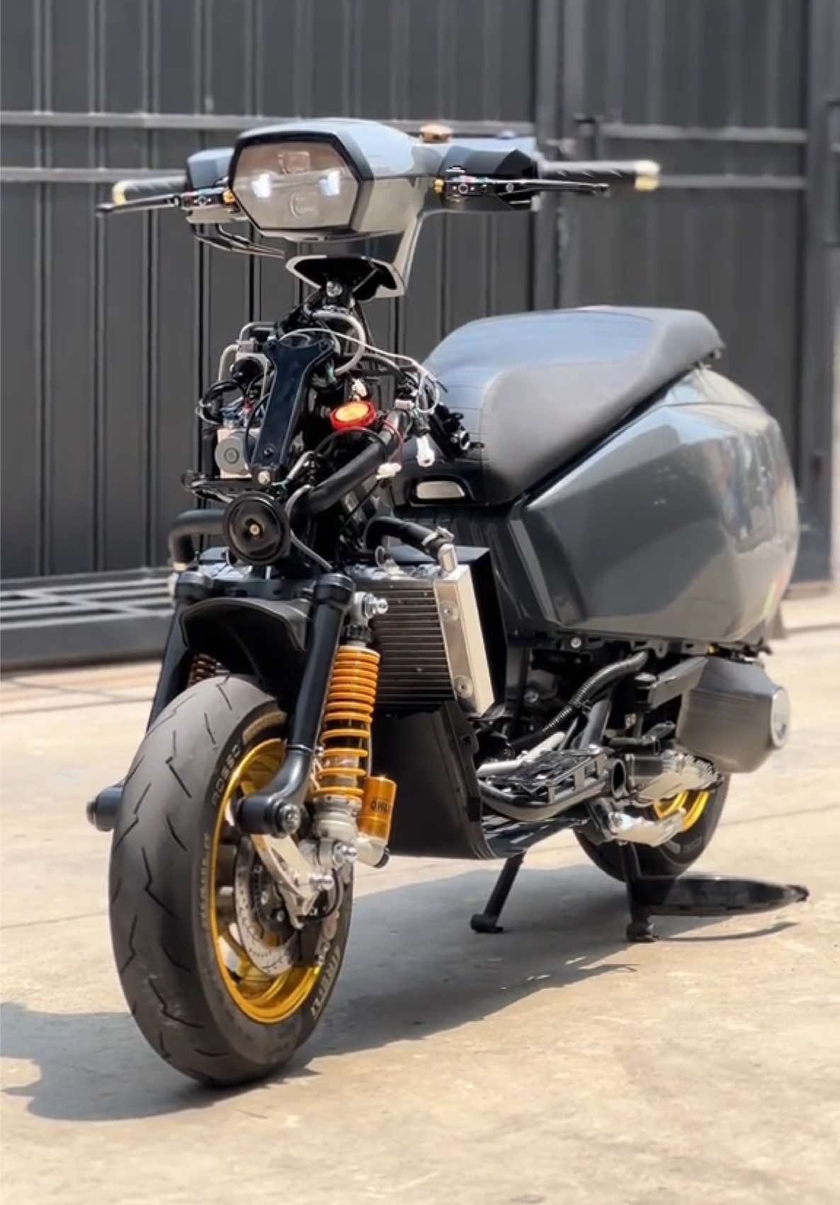 Lambretta X300 95% รอสักครู่ครับผม ได้เวลาหล่อแล้ววว 🔥 #mrbalon  #lambretta  #lambrettax300  #lambrettathailand  #เทรนวันนี้ 