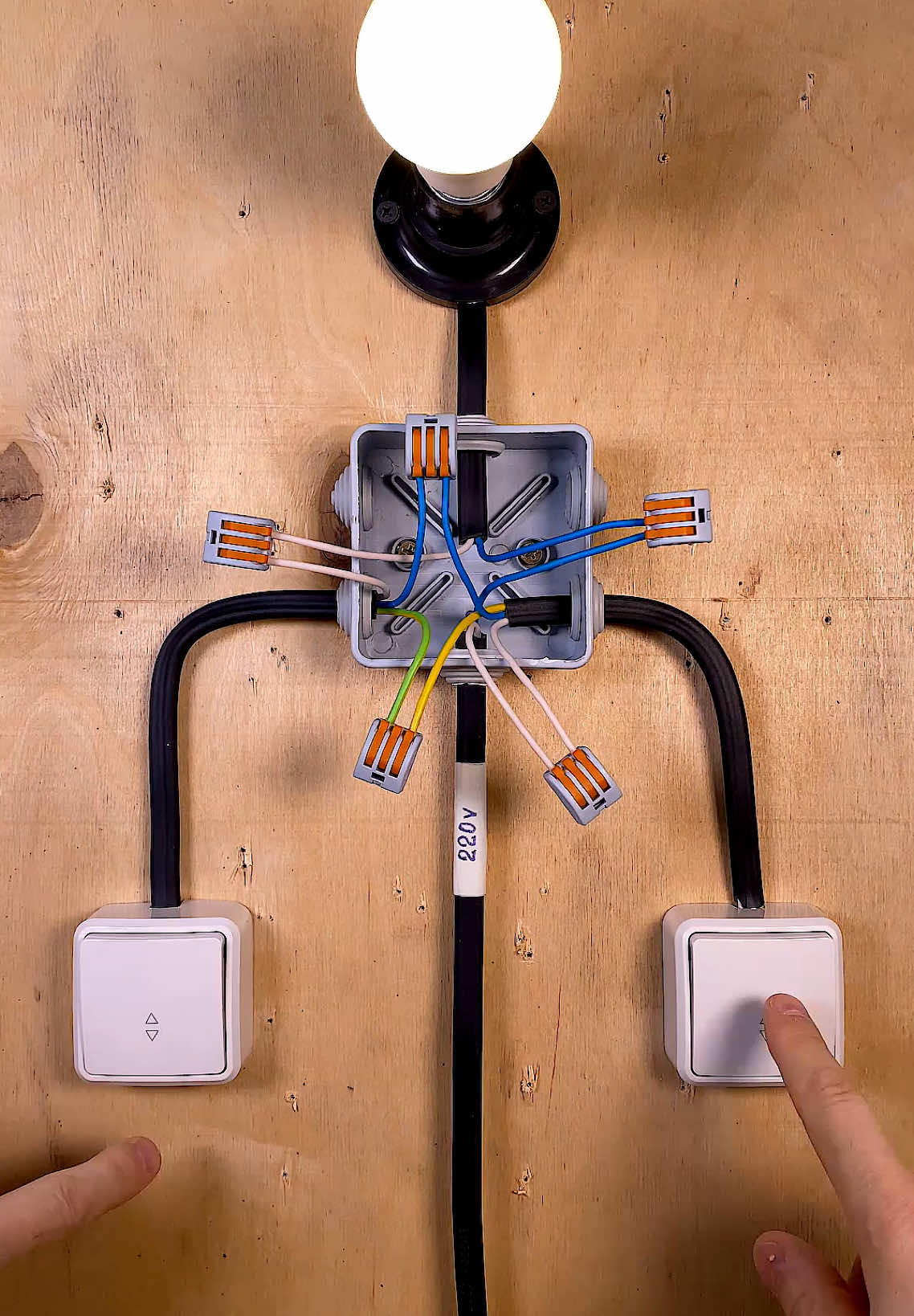 So verkabeln Sie einen 2-Wege-Schalter #electrican #livehack 