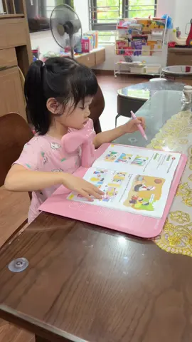 Hãy giúp bé giữ đúng khoảng cách ngồi học với giá đỡ chống gù nhé #giadochonggulung #giadochongcanthi #giadochongcan #giadochonggu