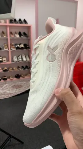 Cakep bet warnanya , buat running juga bisa story kogyuku #storykogyuku #sepatukanky #kankyshoes #sepaturunning #sepatulari #sepatucasualsport #sepatuwanita #womenshoes