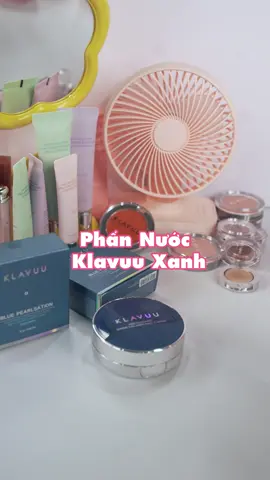 Phấn Nước Cushion Klavuu Blue Pearlsation Màu Xanh - Dành Cho Da Khô 🌿💧 Công dụng: 🌟 Dành cho da khô, giúp cung cấp độ ẩm sâu và giữ cho da luôn mịn màng, bóng khỏe. 🍊 Chiết xuất từ cam, chanh, bột ngọc trai và collagen giúp làn da mềm mại, trắng hồng tự nhiên. 💧 Cấp ẩm mạnh mẽ cho bề mặt da mượt mà, không bị bóng dầu. 🌞 Chỉ số chống nắng SPF 50+, PA+++ giúp bảo vệ da khỏi tia UV và ngăn ngừa lão hóa da. ✨ Tính năng 2 trong 1: Vừa makeup vừa skincare, giúp làn da luôn tươi sáng và khỏe mạnh. Hãy để Cushion Klavuu Blue nâng niu làn da khô của bạn, mang lại lớp nền hoàn hảo và bảo vệ da suốt cả ngày dài! 🌸 #Klavuu #CushionKlavuu #DaKhô #ChốngNắng #DưỡngẨm #LớpNềnMịnMàng #ChămSócDa #SPF50 #BluePearlsation #NgọcTrai