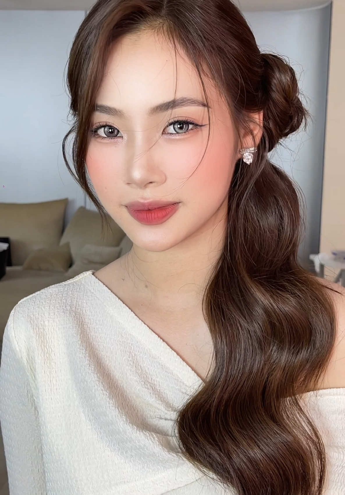 byPhanMyHanh   ✨ NHẬN MAKEUP TẠI NHÀ ✨                                    ________________________ 𝑨𝒅𝒅𝒓𝒆𝒔𝒔: 304 Hồ Nghinh - Sơn Trà - Đà Nẵng 𝑷𝒉𝒐𝒏𝒆 : 082 360 8459 #byPhanMyHanh #PhanMyHanhmakeup #makeuphairstylist #makeupcodau #daymakeupcanhandanang #Lookbook