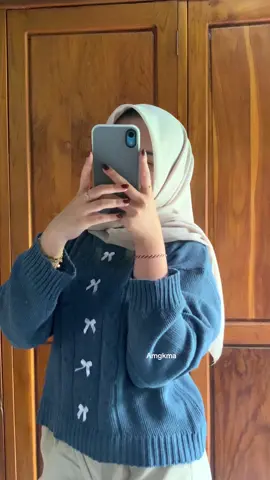 Sweaternya cuman 30ribuan? Tapi secakep ini bahnnya juga ga tipis 