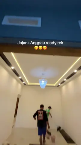 Alhamdulillah riyoyo wes kenek di isi jajan masio lesehan🤣