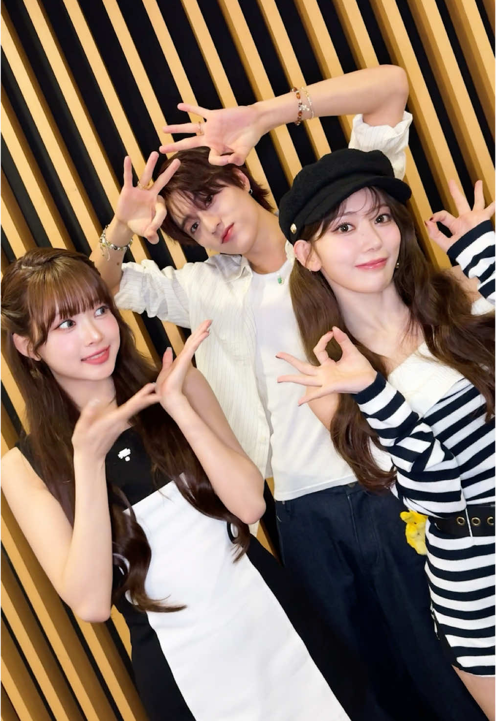 #YELLOWchallenge with #LE_SSERAFIM #SAKURA #HONGEUNCHAE 님🔥 #TREASURE #트레저 #YELLOW #HARUTO #하루토 #르세라핌 #사쿠라 #홍은채 @LE SSERAFIM 