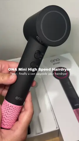 akhirnya kesampaian juga upgrade hairdryer wkwk, definisi kecil”cabe rawit, karena lightweight jadi ga pegel😍 @ona.indonesia #onaindonesia #onahairdryer #rekomendasihairdryer #localbrand 