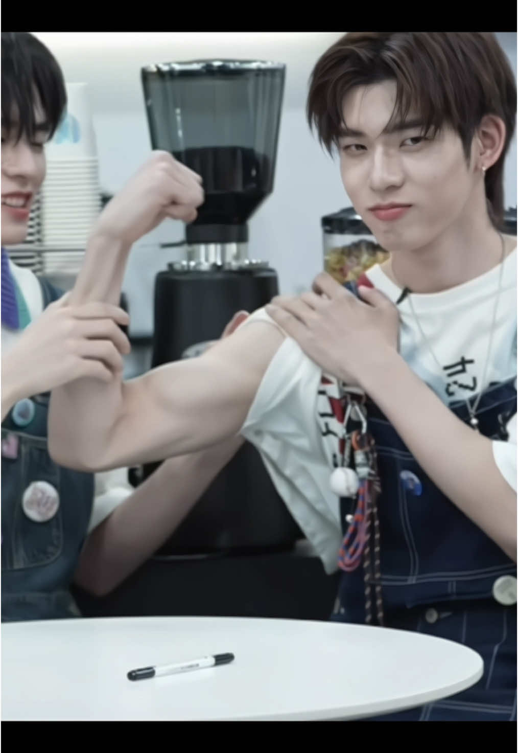 IM SO DONE! Teetee is super ready to take care of his little P’Por naaa aaaakkk 😭💪🏻 #ตี๋ตี๋ป๋อ #teeteepor #twnpich #porsuppakarn #friendlymexporteetee #fyp 