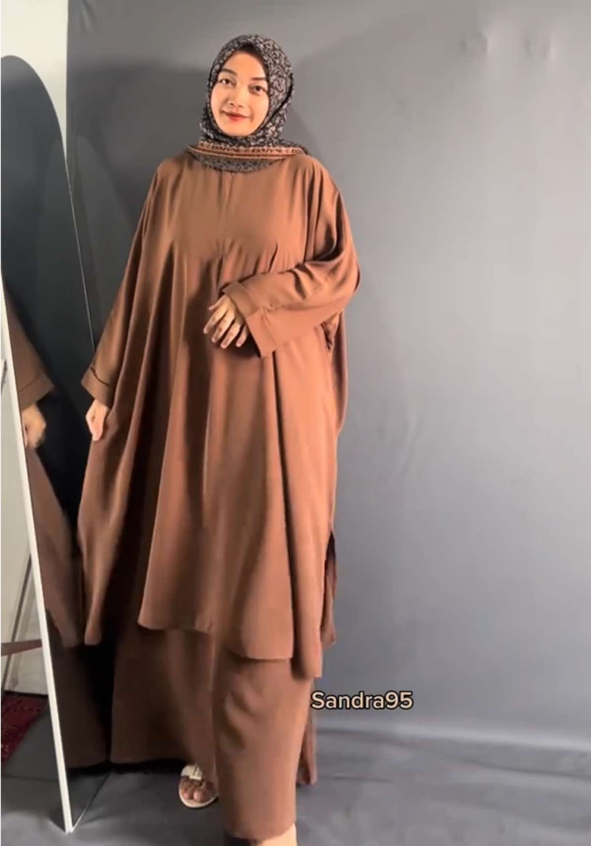 Onesetnya cakep banget😍 #oneset #onesetpremium #bajulebaran #gamis #dress #abaya #abayastyle #onesetrok #onesetkekinian #gamislebaran #gamissyari #gamiscantik #dresses #dresstoimpress #dressup #dresslebaran 