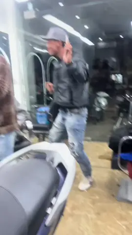 Vị khách nhà em khi qua 6h30 #follow #tiktok #fowllo 