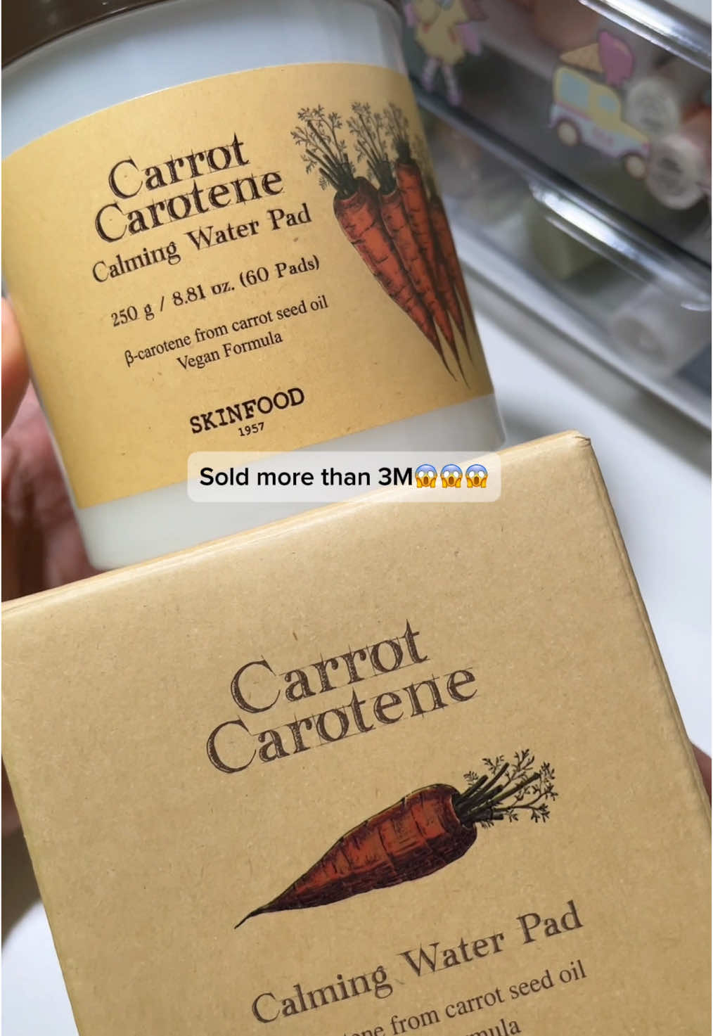As someone yg kulit sensitif selalu sangat merah2 pedih, this toner pad helps a lot to reduce rasa pedih panas tu. love lah soothing and calming toner pad macam ni—skinfood carrot carotene calming water pad. #skinfood #skinfoodcarrotcarotene #tonerpad 