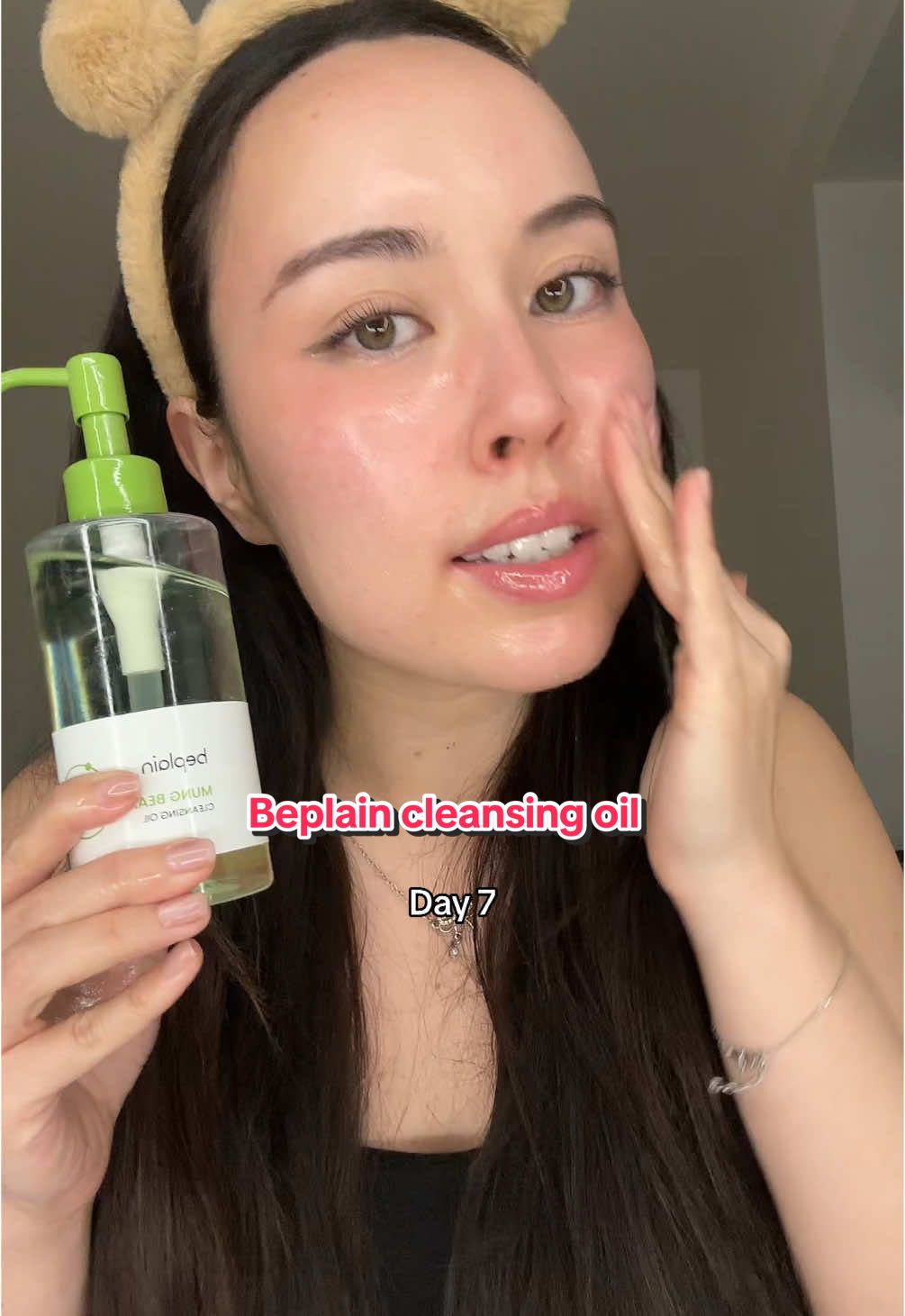 having a love hate relationship with cleansing oils 😩 I love how easily they remove my make up but they almost always break me out… let’s test this @beplain US mung bean cleansing oil 🌱 #beplain #cleansingoil #breakout #koreanskincare #skincare #skincareproduct #skincareproductreview #review #kbeauty 