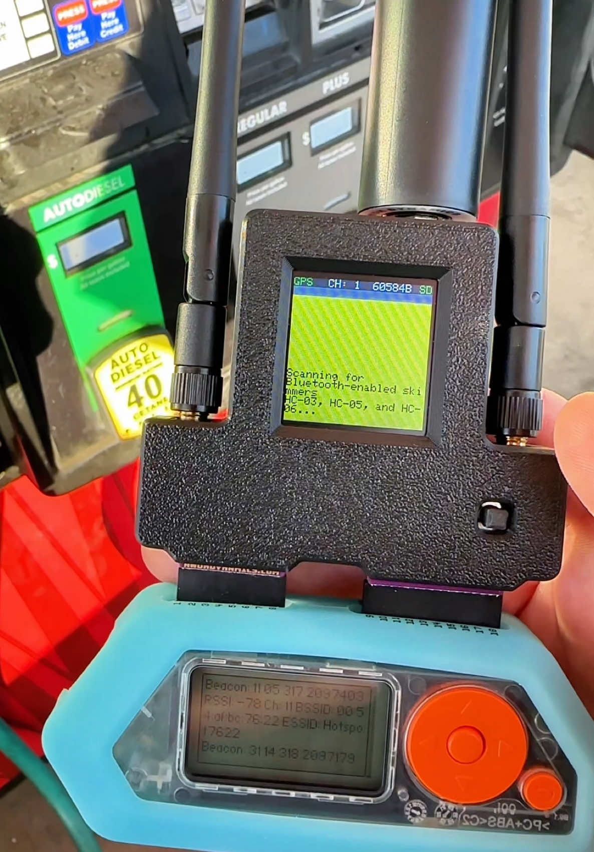 Credit Card Thieves Are Getting Lazy—This Device Makes Them Pay! 👀 #techgadgets #techtoktips #flipperzero #techtok #cooltech #geektok #cooltech #geek 