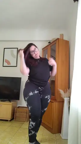 Tu corgi favorita 😏🤭💜 #gordibuena #curvy #baile #bailecitomamalon #bailecito #bailestiktok #curvytiktok #gordita #gorditaqueencanta #aleja #alejalachama #alejaaaa #baile #bailecito #gorditaqueencanta  #livetiktok # @Bad Bunny  @🇸➹ Tu Esposa 🦁❤️‍🩹 @_orlanb🦁 