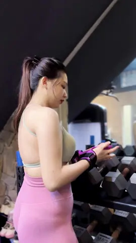 Trời nóng , nhưng may có sự lạnh lùng từ anh #xuhướng #linhfitness #gym #tpvinh 