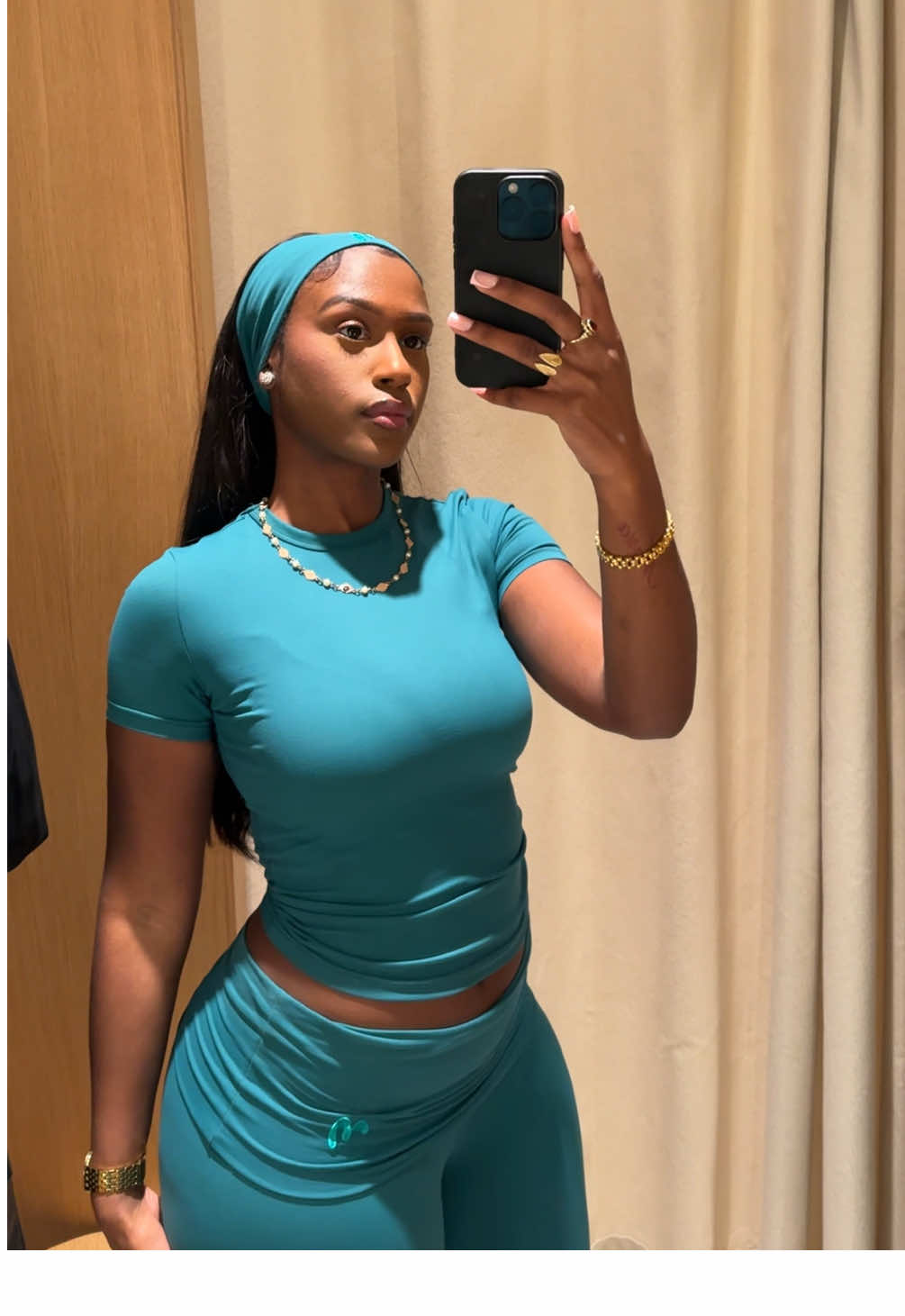 The matching headband is the cherry on top 🍒 #outfitinspo #outfitinspiration #OOTD #matchingset #foryoupagе #fyp