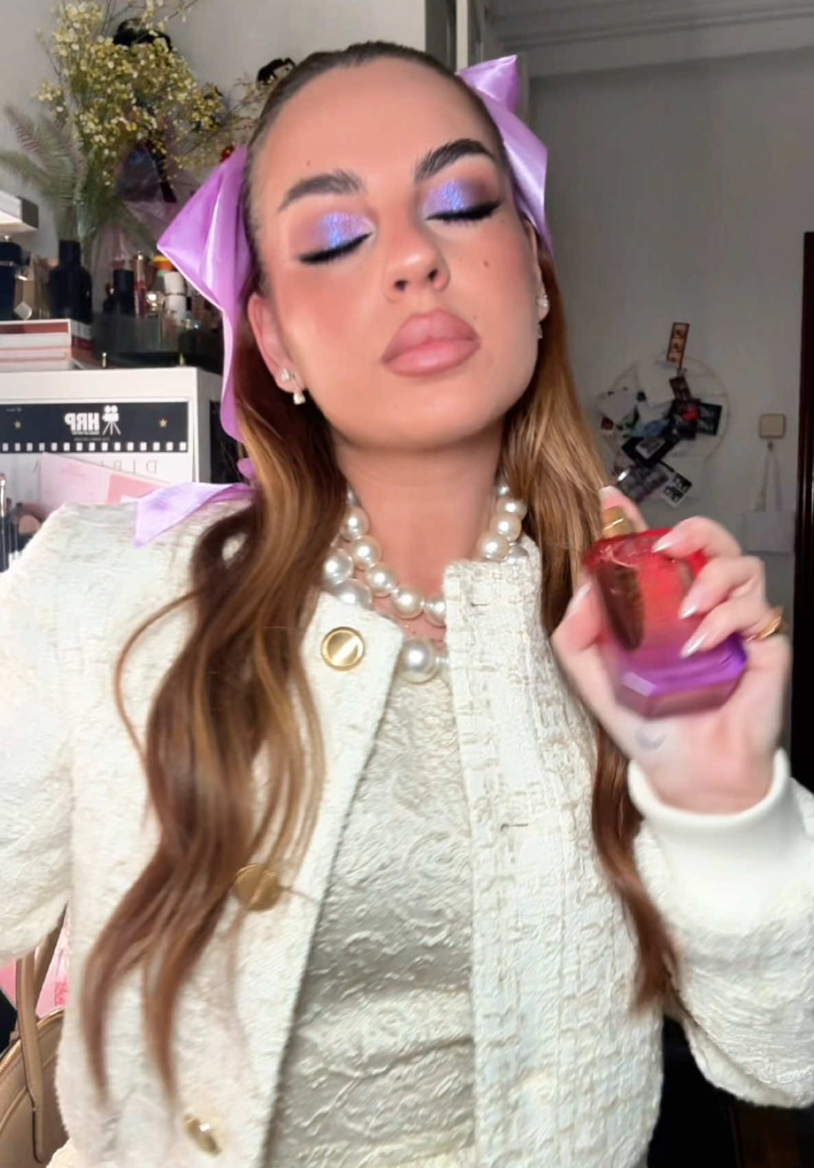 Amando mucho este perfume y outfit ✨🫶🏼 @Mona Monica Kattan🧸 @Kayali #fyp #parati #royal #grwm #kayali #perfumes 