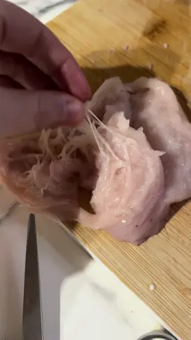 @Tesco wtf is that.. Might have put me off chicken for life.. 🤮 #chicken #tesco #disgusting #vegetarian 