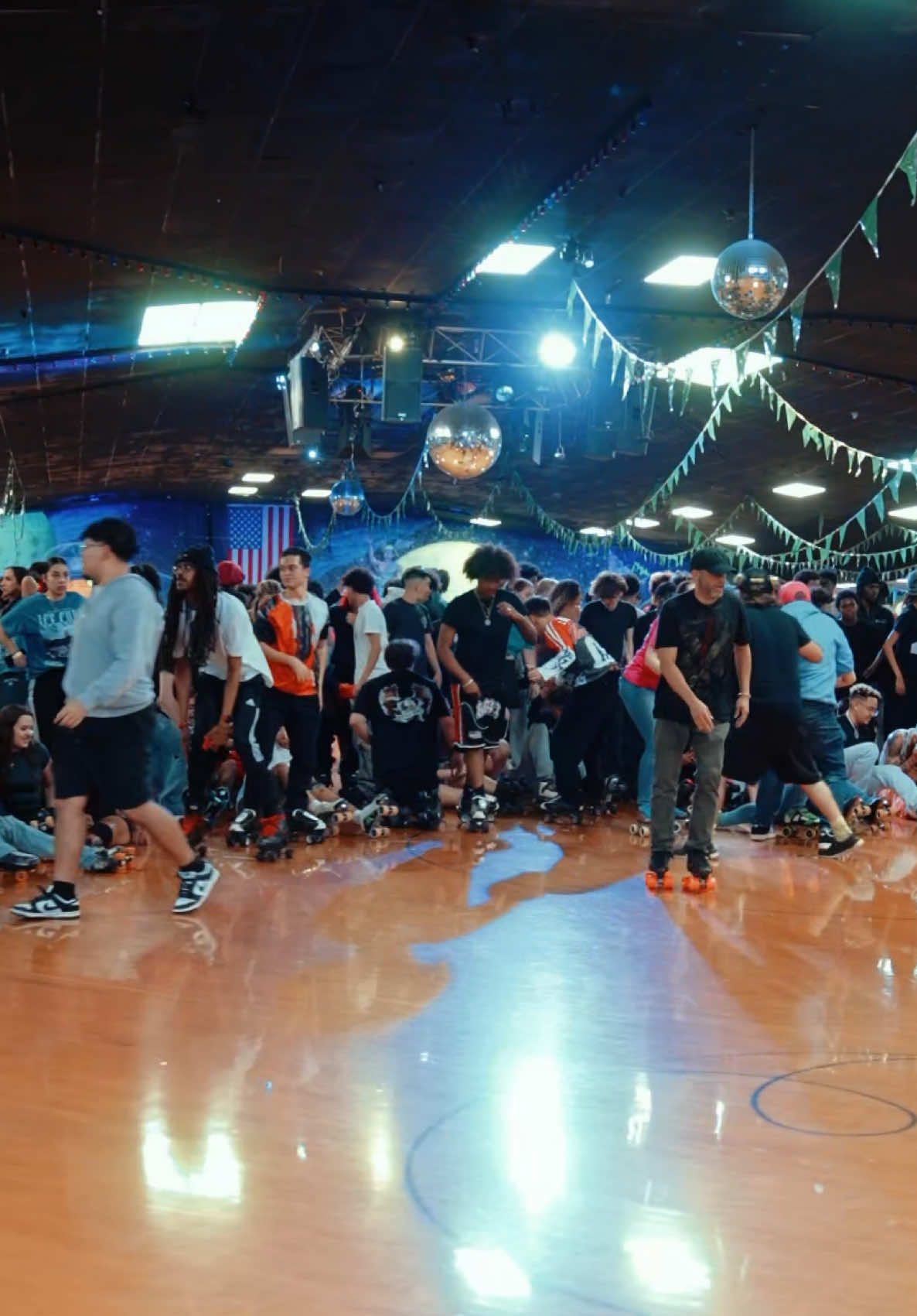 What happens when cities all around Florida come together to skate 🔥 #shuffleskate #jamskate #rollerskating #isotheshooter #astroskateorlando #fypp 