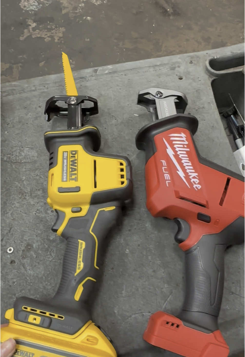 Unboxing #dewalt ‘s 20v one-handed reciprocrating saw. #unboxing #asmr #shopping #shoplocal #doe #hackzall #fyp #fypシ #fypage #parati #paratiiiiiiiiiiiiiiiiiiiiiiiiiiiiiii #explore #shopsmall #plumbing #handyman #DIY #bluecollar #VozDosCriadores #screammovie 