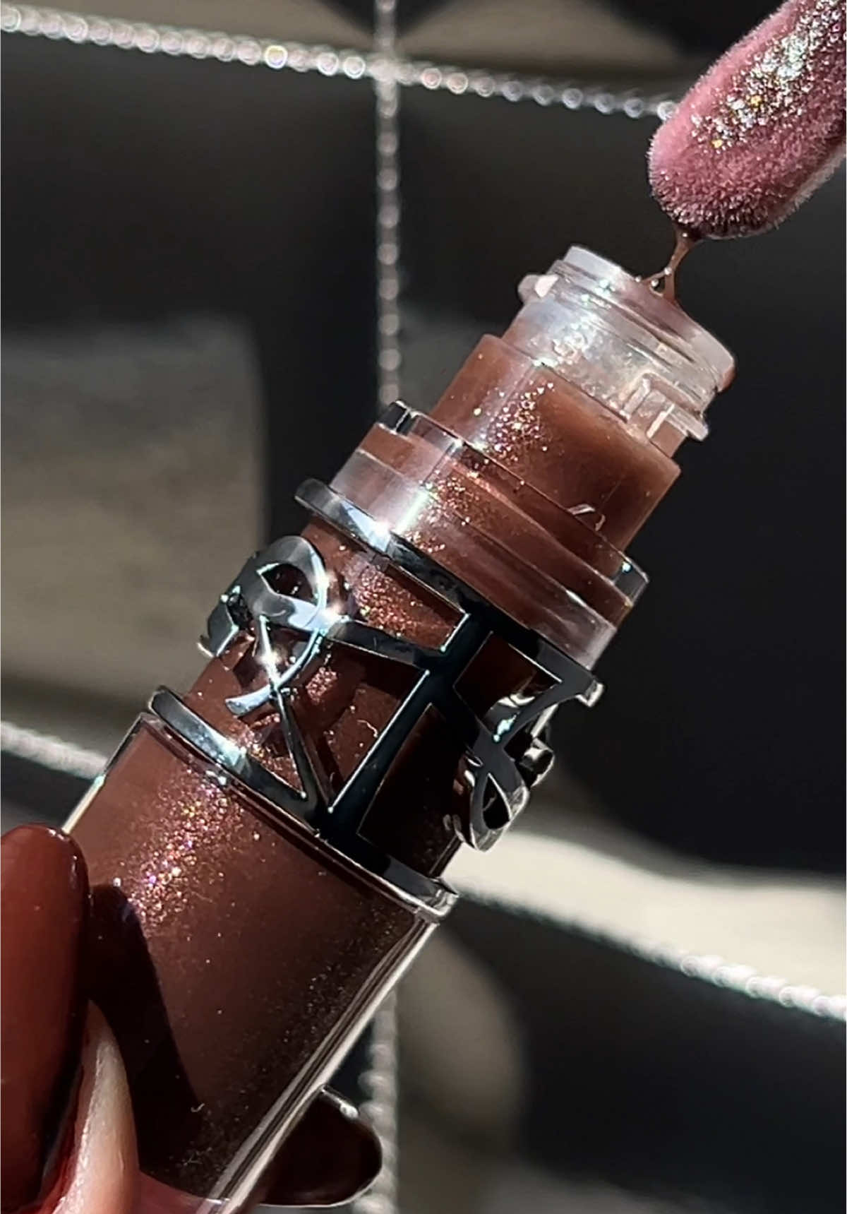 Obsessed!! The NEW YSL LOVESHINE Plumping Lip Oil Glosses are next-level—glossy, hydrating, and perfectly plump ✨ #yslbeauty #loveshine #fyp #paratii #makeup #newmakeup #lipcombo @YSL Beauty 
