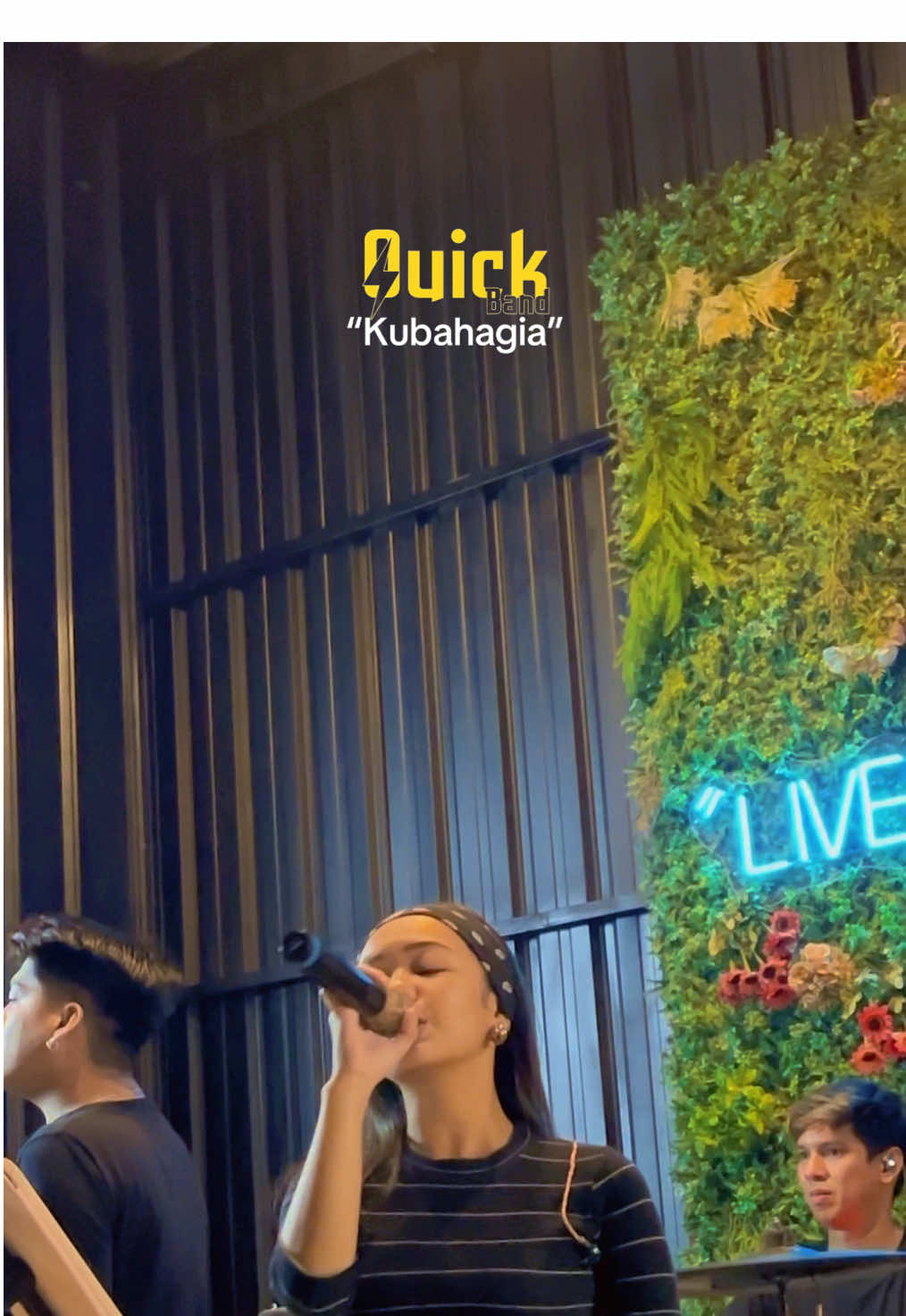 Kuingin nikmati segala jalan yang ada di hadapku #mellygoeslaw #kubahagia #quickband #cover #coverlagu #hitsong #hits #song #fyp #fypage #beranda #berandatiktok #tiktok #tiktokviral #viral #viralvideo #virall #lagu #laguviral #like #lewatberanda 