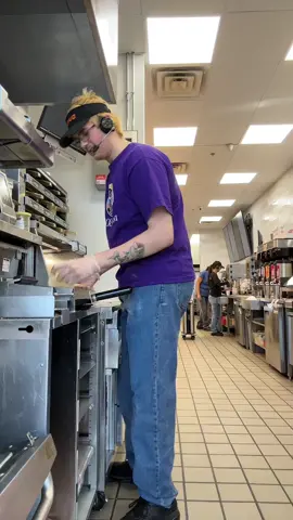 We had a rush right after I made this, ignore my manager  #1am #popout #dunkin #fyp #funny #dancing #dagoat #aibear 