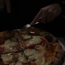 Minha comida preferida #pizza #pizzaaesthetic #pizzalover #aesthetic #aestheticedits #aestheticvideos #explorar #explore #fy #fyp #parati 