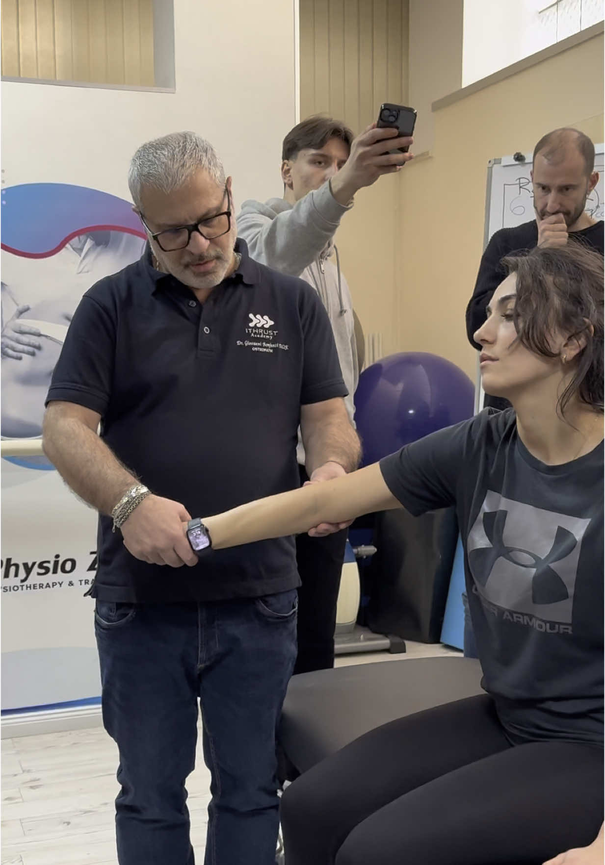 ELBOW (proximal radius) ADJUSTMENT by Dr. Giovanni Bonfanti DO.F. #osteopathy #chiropractic #adjustment #crackingbones #asmrsounds #asmrvideo #foryoupagе 