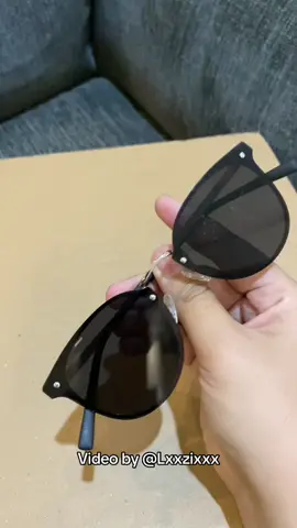 Kacamata hitam yang keren, kacamata ini bentuknya unik dan kekinian bagus sekali #kacamata #Kacamata #kacamatahitam #sunglasses #cuantanpabatas #ramadanekstraseru #wibgajian #Kacamata Hitam Modern #Kacamata Kacamataan #kacamatamurah #kacamatawanita