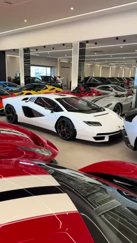 #lamborghinicountachlpi800 #2025 #february #vipmotorsuae #dubai #dubai🇦🇪 #lamborghini #instagram #following #instaxchallenge #amazing #cars#following #instagram #trend#trendingsong #following #amauindigenouslife 