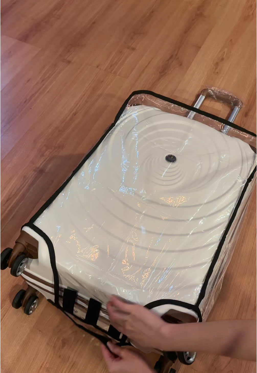 Protect your luggage in style! ✨ Durable, transparent PVC cover – scratch-proof, waterproof, and travel-ready! ✈️🧳 #TravelEssentials #LuggageCover 
