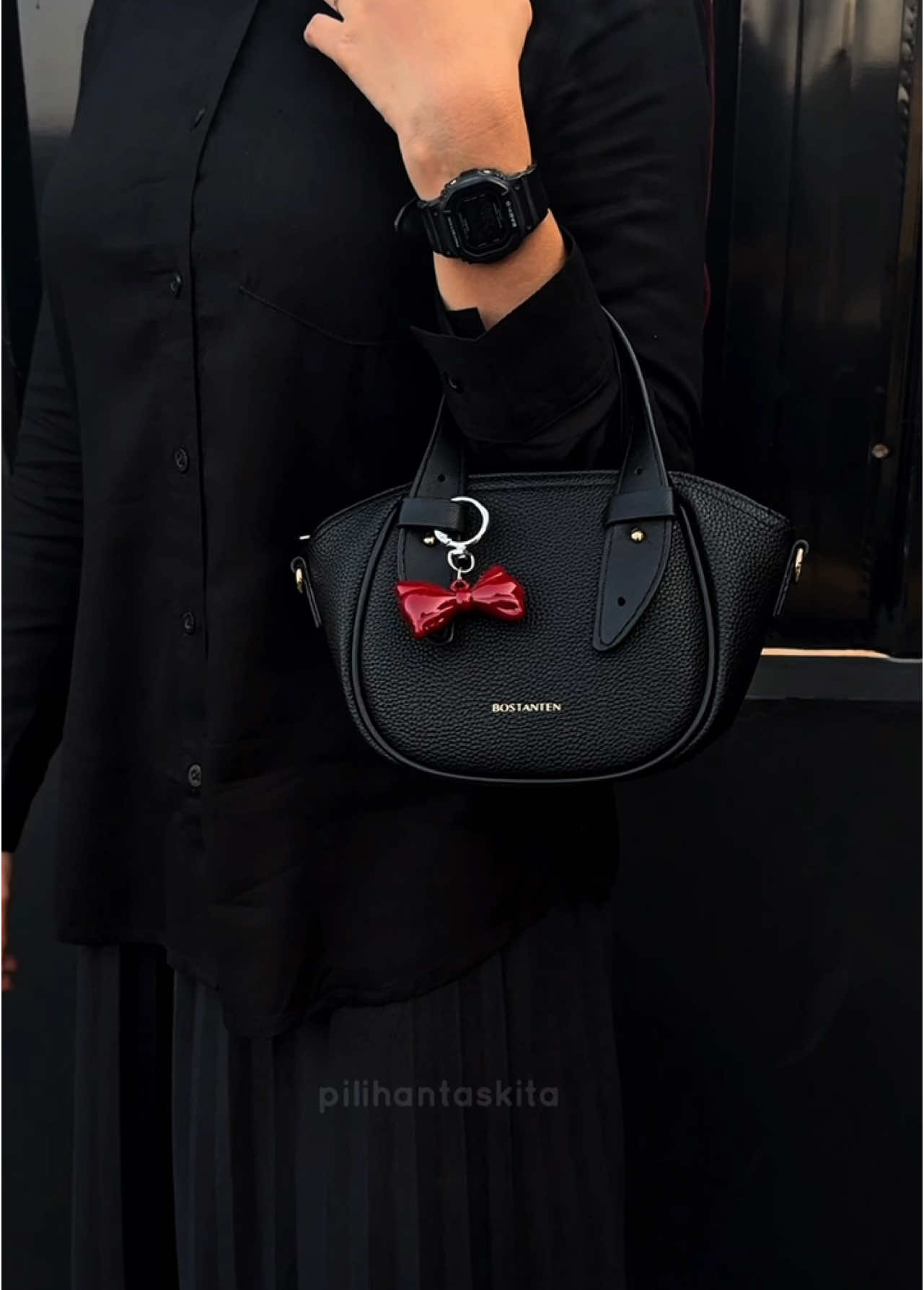 🖤❣️ #taswanita #tasselempangwanita #bostanten #handbag #slingbag #ramadanekstraseru #ootdlebaran #rekomendasitaswanita 