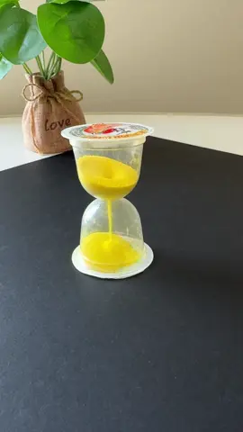 Don't throw away the leftover jelly shells, you can make a small hourglass in a few simple steps #craft #diyproject #creativeideas 