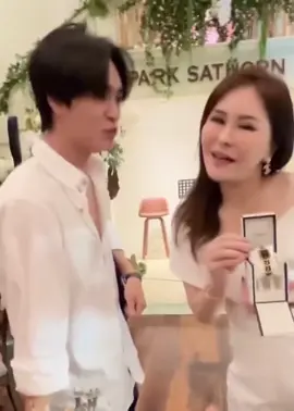 nhìn hai mẹ con dễ thương ghê á  #maening #gemini_nt 