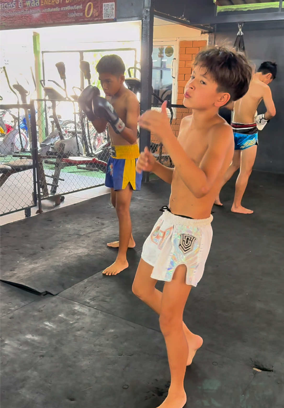 มวยไทยชกเงา | อีธาน บราสเลต์ ที่ค่ายบ้านรัมบา 🔥🥊🇹🇭🇫🇷 #อีธานบราสเลต์ #มวยไทย